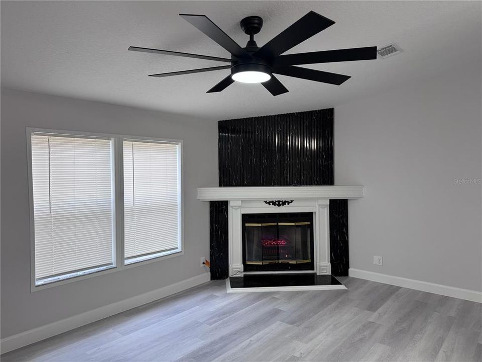 На продажу: $329,900 (3 спален, 2 ванн, 1782 Квадратных фут)