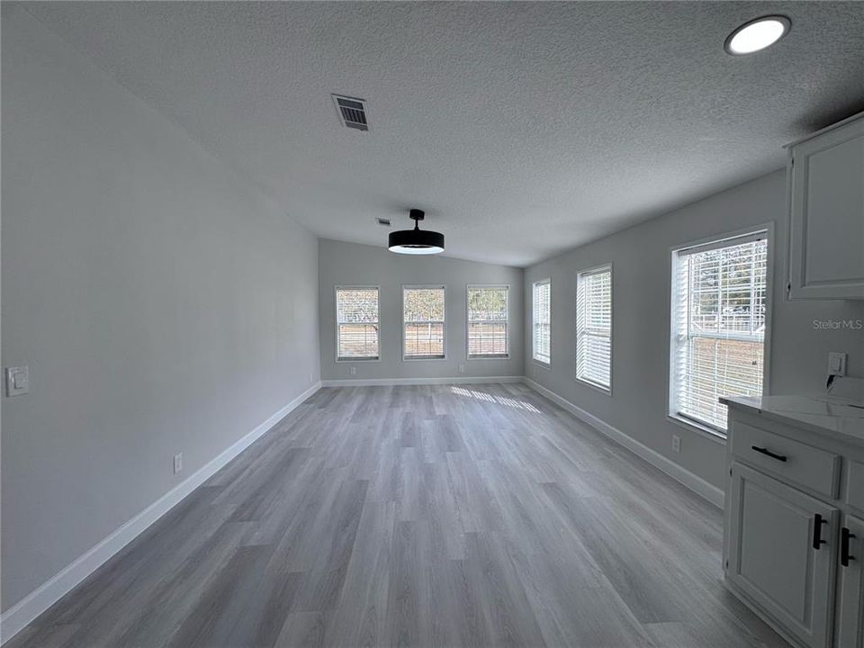 На продажу: $329,900 (3 спален, 2 ванн, 1782 Квадратных фут)