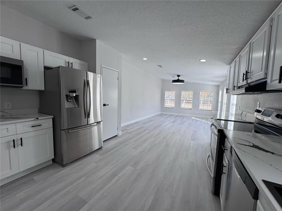 На продажу: $329,900 (3 спален, 2 ванн, 1782 Квадратных фут)