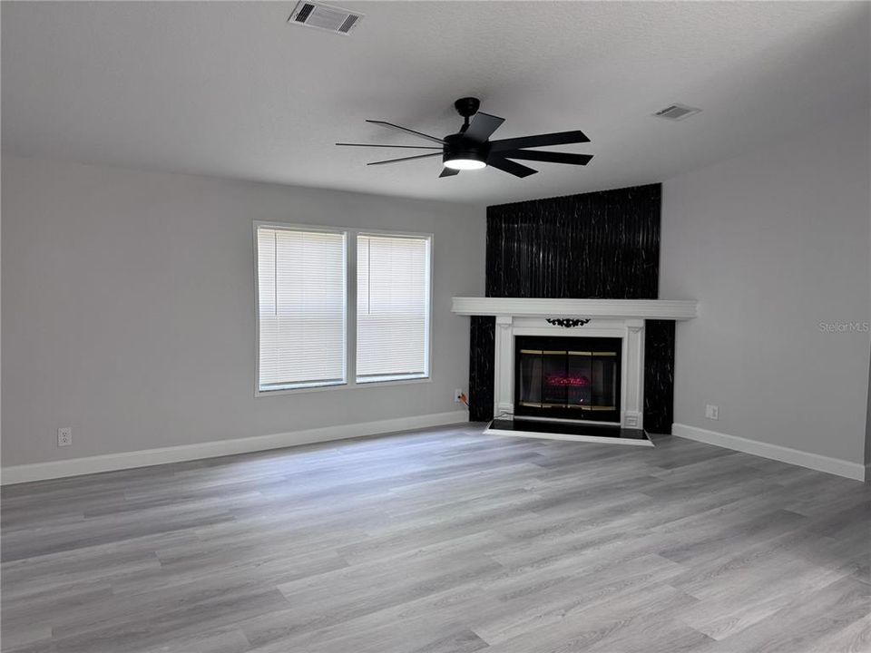 На продажу: $329,900 (3 спален, 2 ванн, 1782 Квадратных фут)