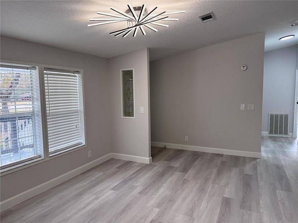 На продажу: $329,900 (3 спален, 2 ванн, 1782 Квадратных фут)