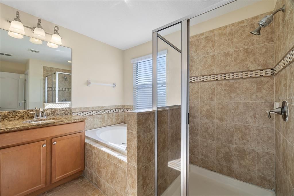 待售: $720,000 (5 贝兹, 3 浴室, 2240 平方英尺)