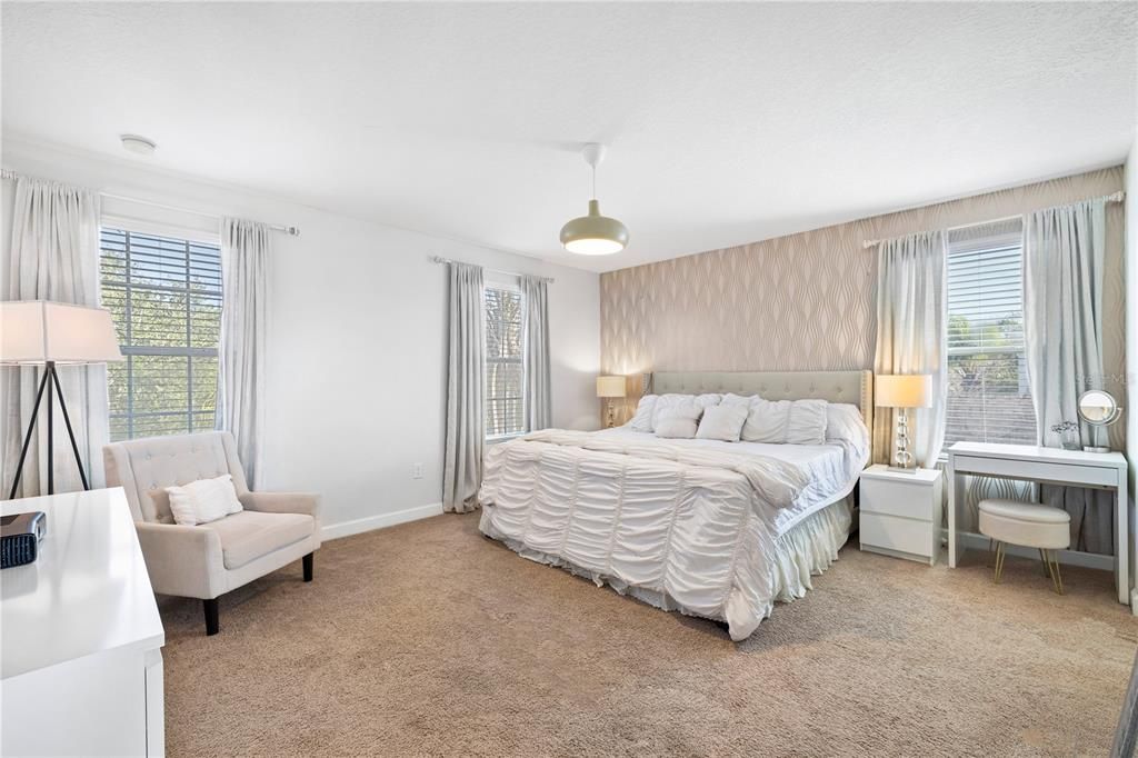 待售: $720,000 (5 贝兹, 3 浴室, 2240 平方英尺)