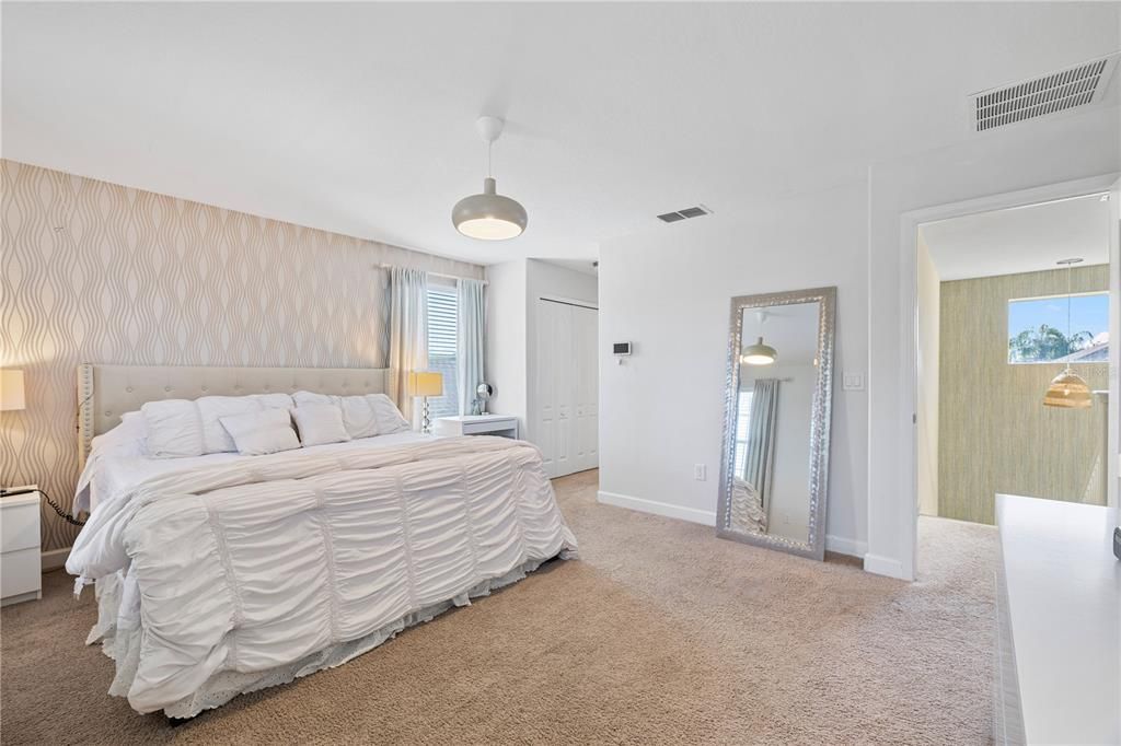 待售: $720,000 (5 贝兹, 3 浴室, 2240 平方英尺)