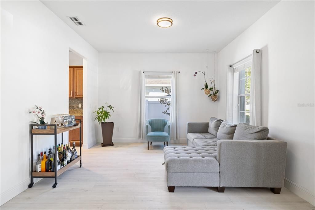 待售: $720,000 (5 贝兹, 3 浴室, 2240 平方英尺)