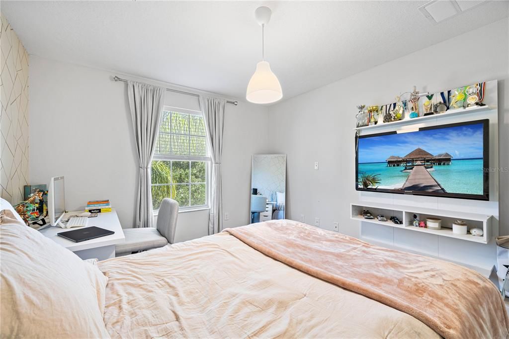 待售: $720,000 (5 贝兹, 3 浴室, 2240 平方英尺)