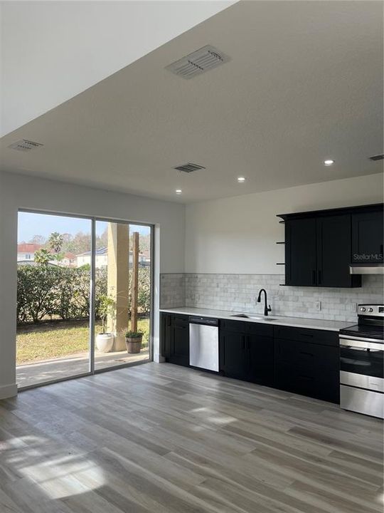 En Renta: $2,800 (4 camas, 3 baños, 1730 Pies cuadrados)