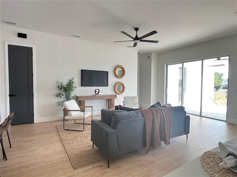 For Sale: $409,900 (4 beds, 3 baths, 1818 Square Feet)