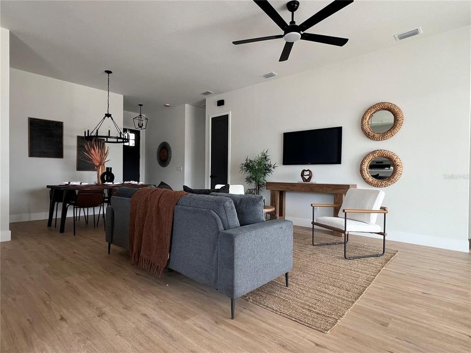 For Sale: $409,900 (4 beds, 3 baths, 1818 Square Feet)