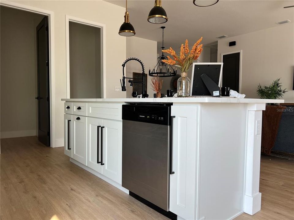 For Sale: $409,900 (4 beds, 3 baths, 1818 Square Feet)