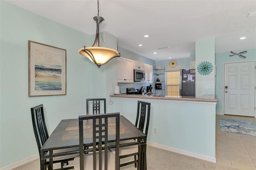 На продажу: $289,000 (2 спален, 2 ванн, 996 Квадратных фут)