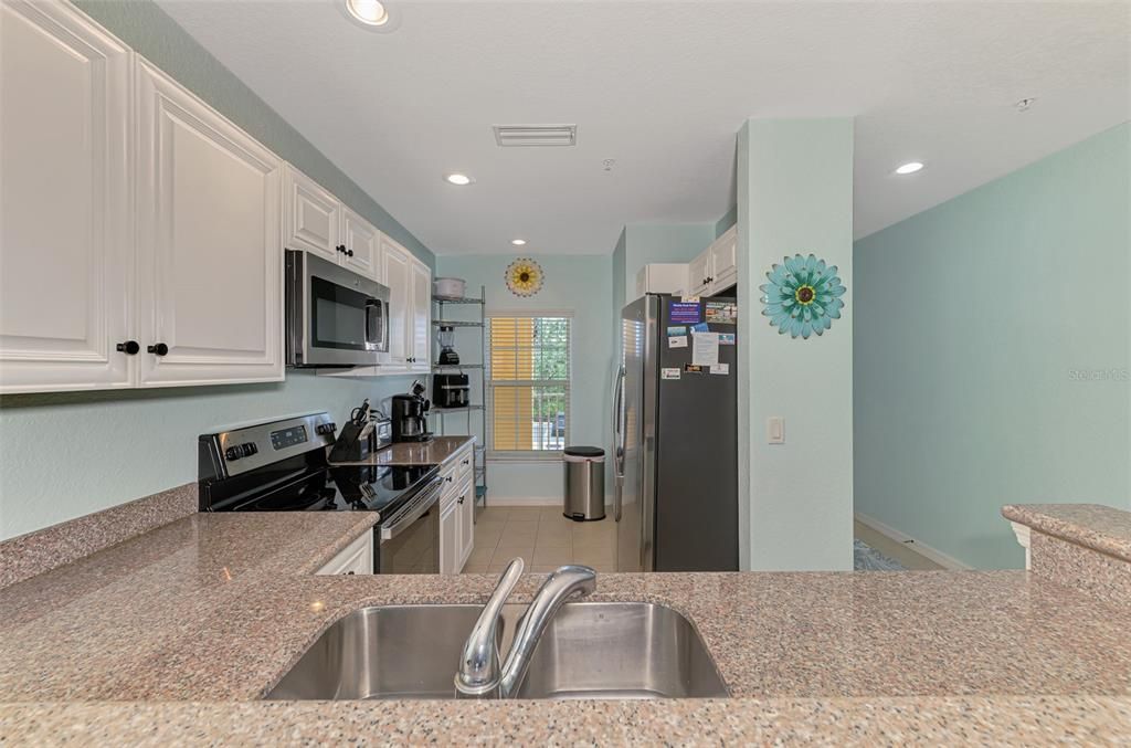 На продажу: $289,000 (2 спален, 2 ванн, 996 Квадратных фут)