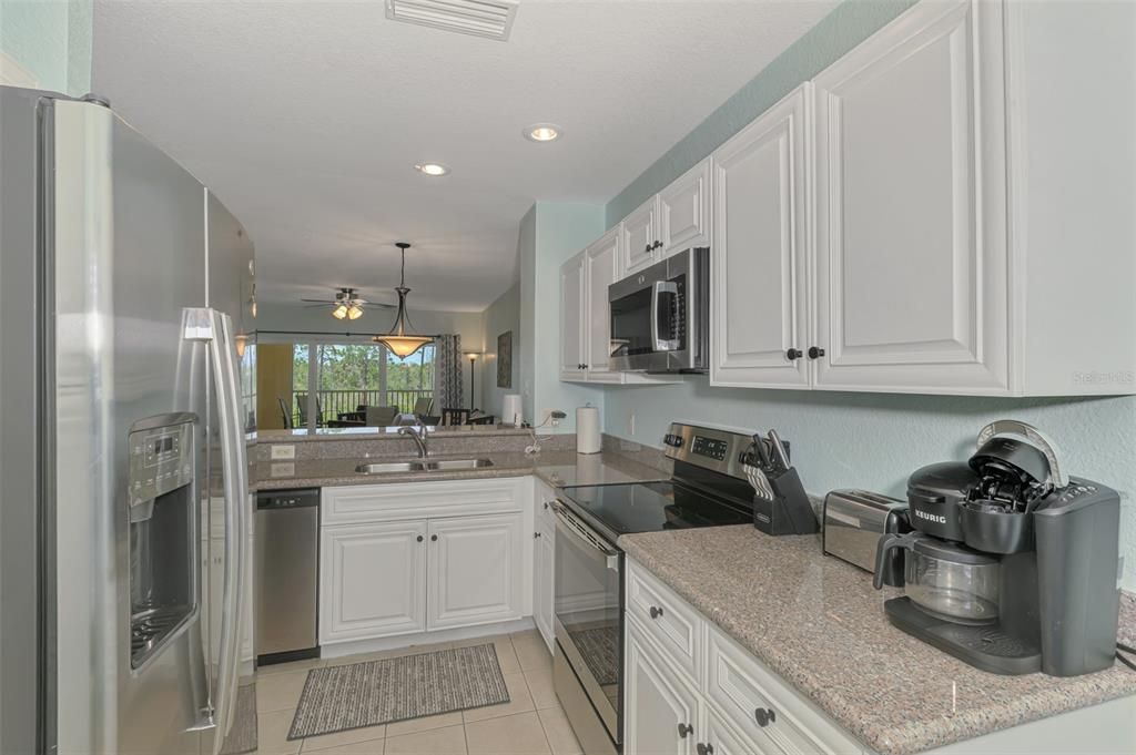 На продажу: $289,000 (2 спален, 2 ванн, 996 Квадратных фут)