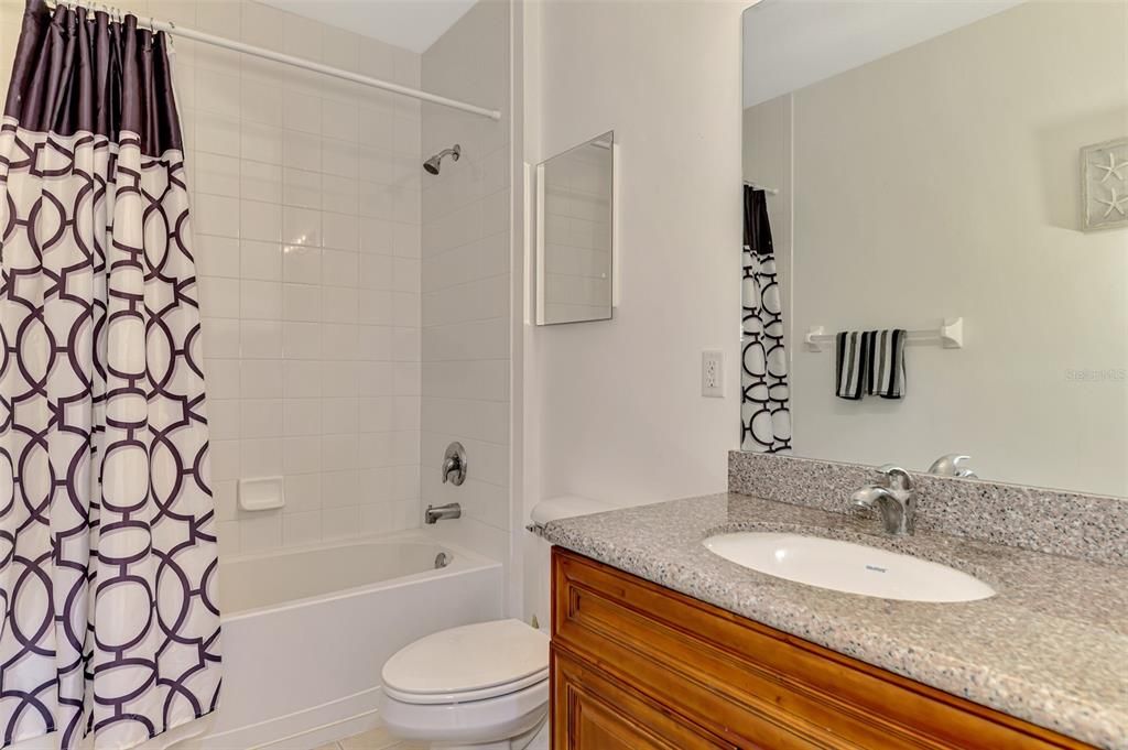 На продажу: $289,000 (2 спален, 2 ванн, 996 Квадратных фут)