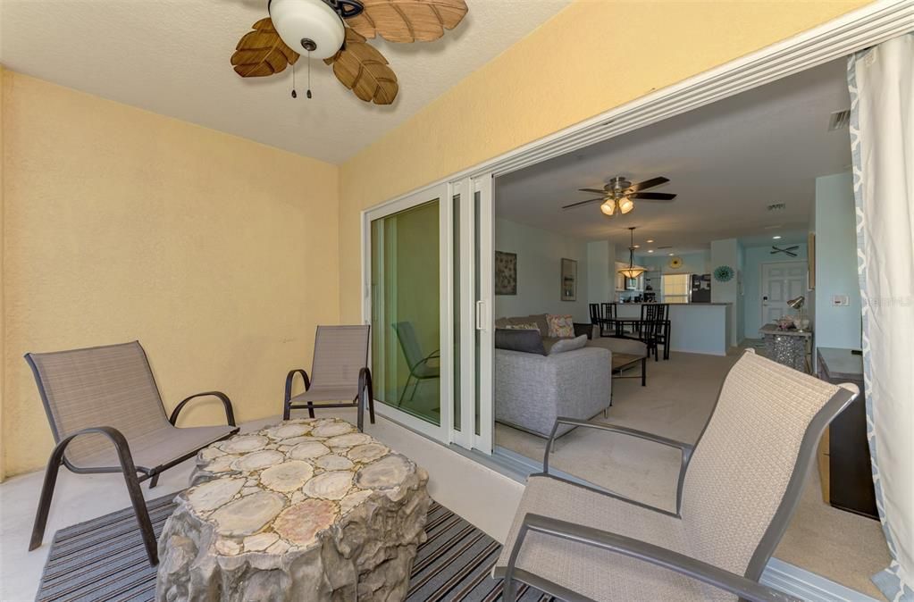 На продажу: $289,000 (2 спален, 2 ванн, 996 Квадратных фут)