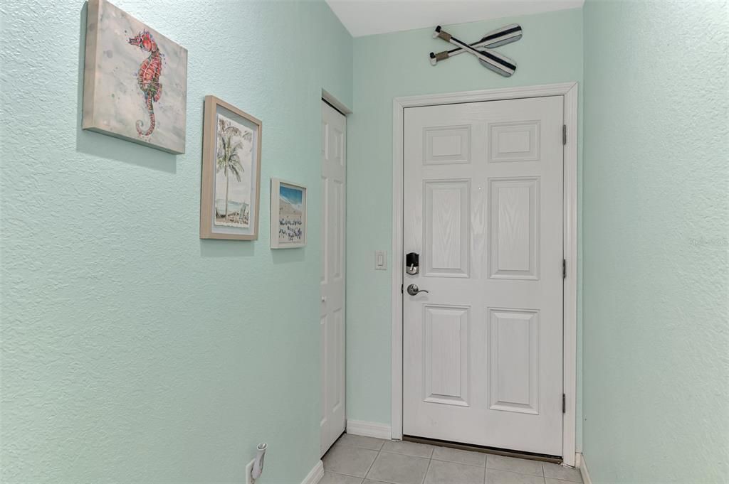 На продажу: $289,000 (2 спален, 2 ванн, 996 Квадратных фут)