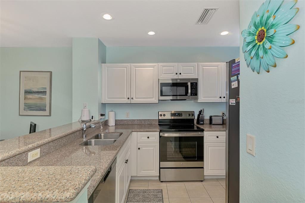 На продажу: $289,000 (2 спален, 2 ванн, 996 Квадратных фут)