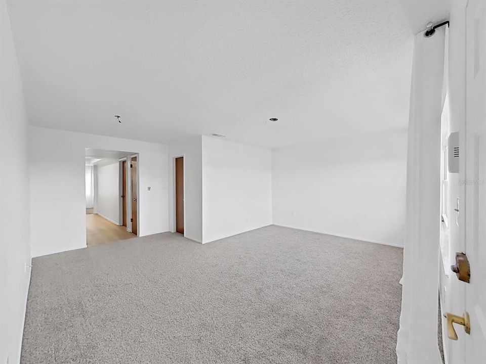 For Rent: $1,375 (1 beds, 1 baths, 750 Square Feet)