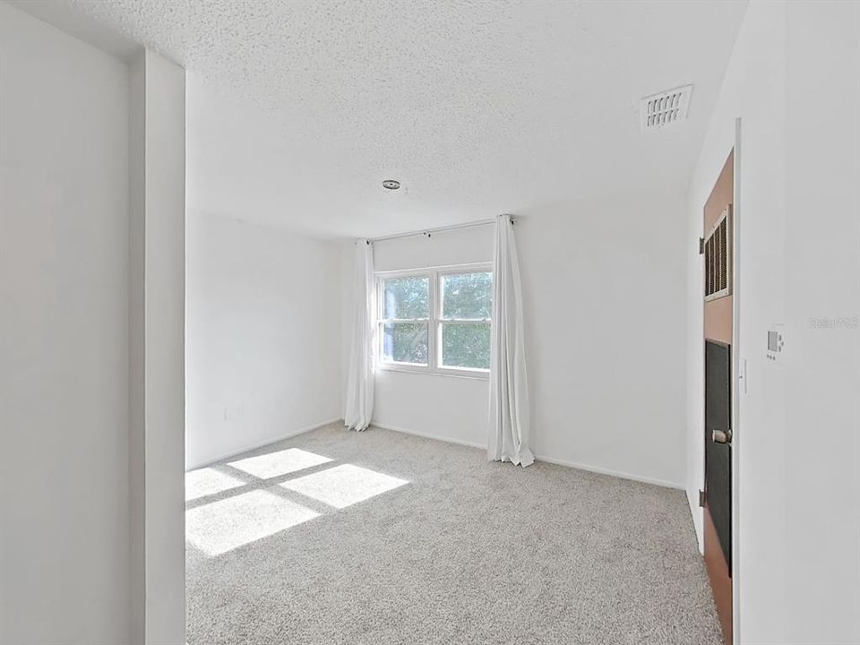 For Rent: $1,375 (1 beds, 1 baths, 750 Square Feet)