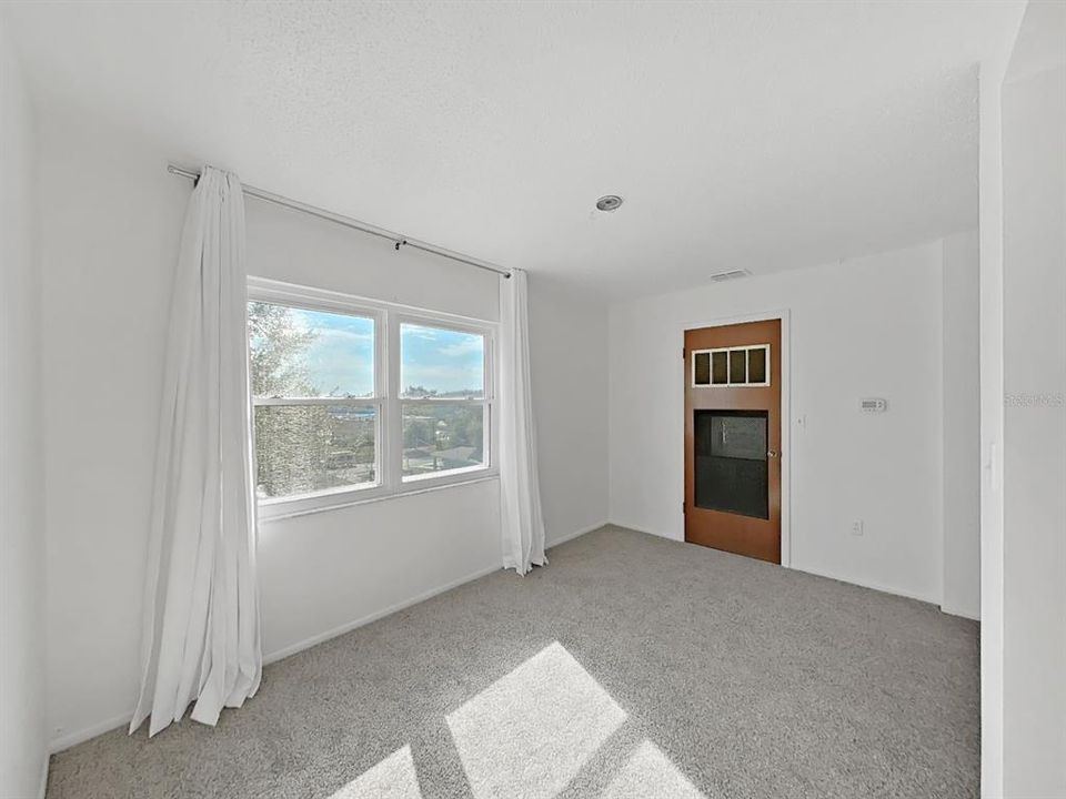 For Rent: $1,375 (1 beds, 1 baths, 750 Square Feet)