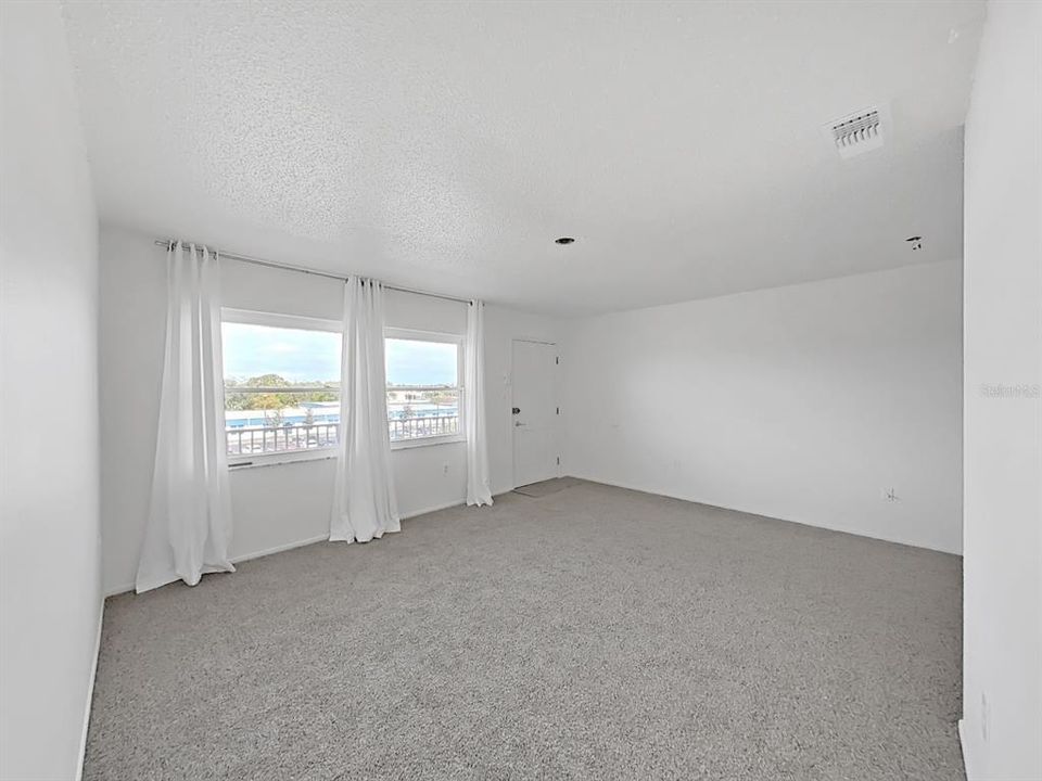 For Rent: $1,375 (1 beds, 1 baths, 750 Square Feet)