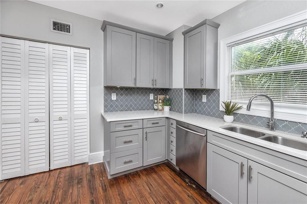 В аренду: $4,000 (3 спален, 2 ванн, 2868 Квадратных фут)