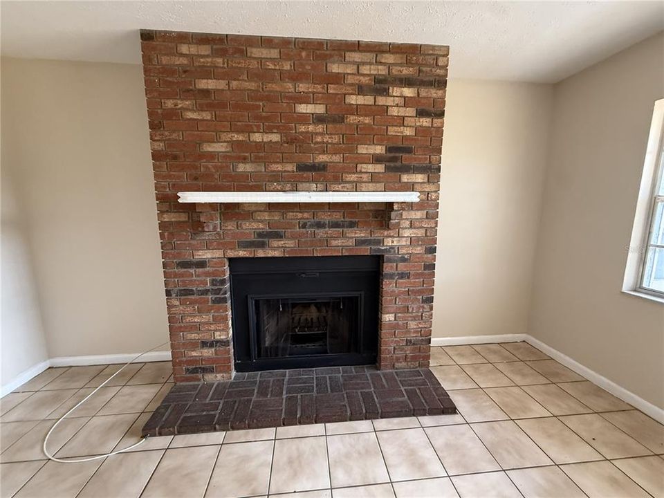 На продажу: $279,900 (3 спален, 2 ванн, 1142 Квадратных фут)