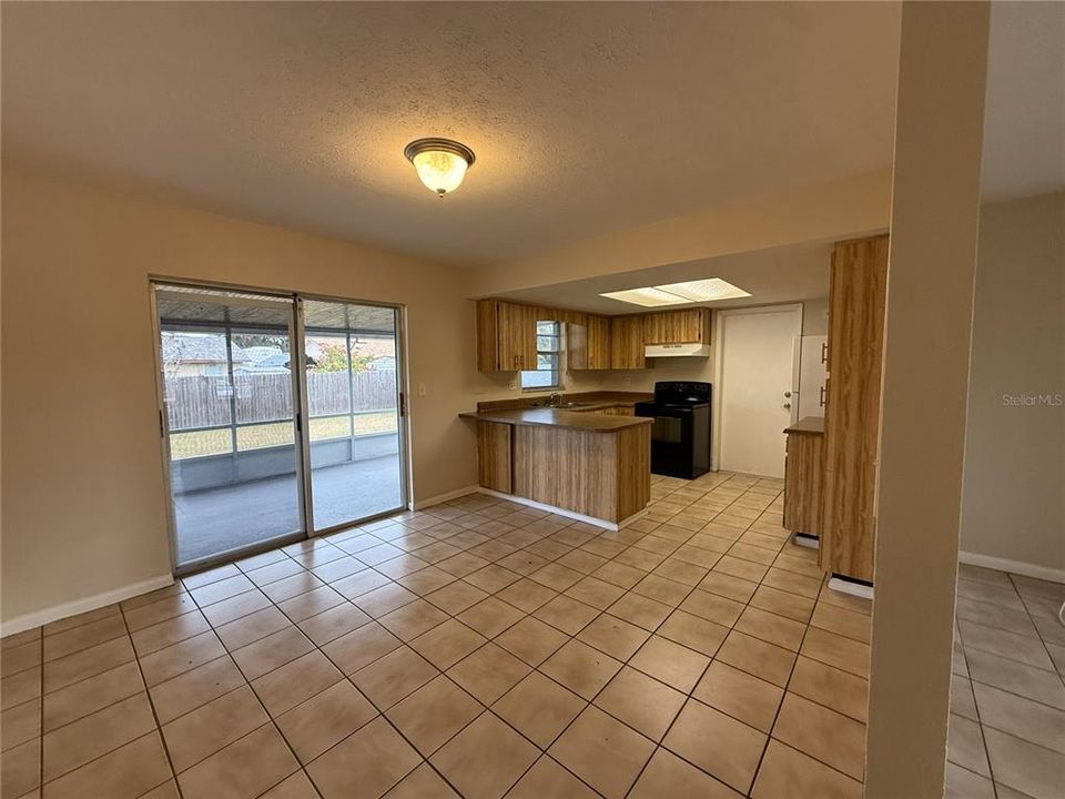 На продажу: $279,900 (3 спален, 2 ванн, 1142 Квадратных фут)