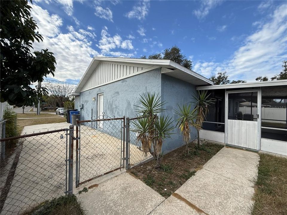 На продажу: $279,900 (3 спален, 2 ванн, 1142 Квадратных фут)