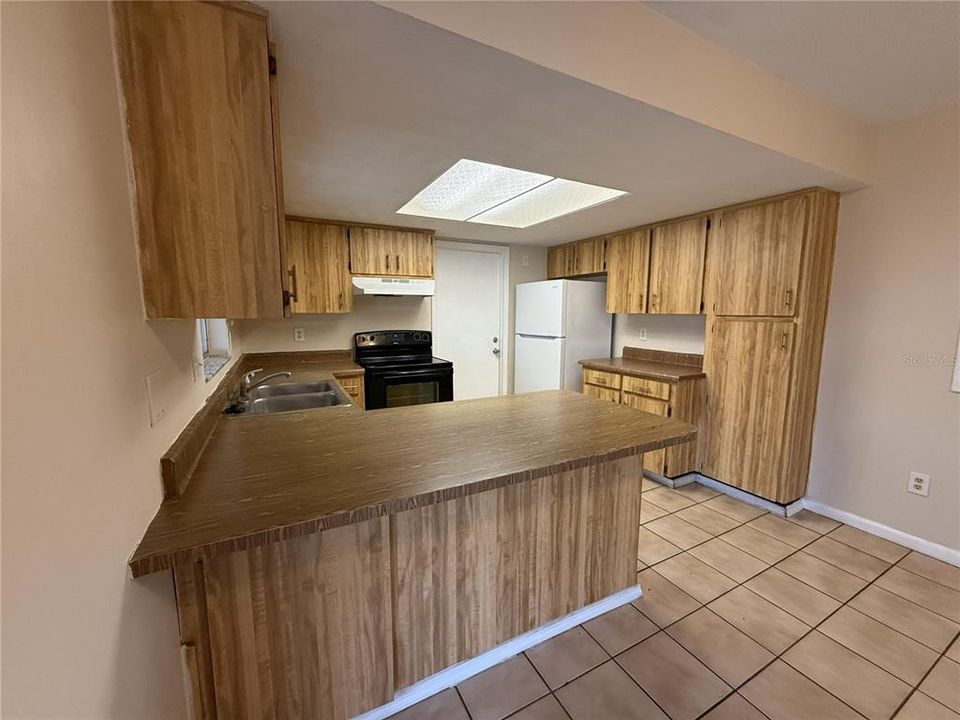 На продажу: $279,900 (3 спален, 2 ванн, 1142 Квадратных фут)