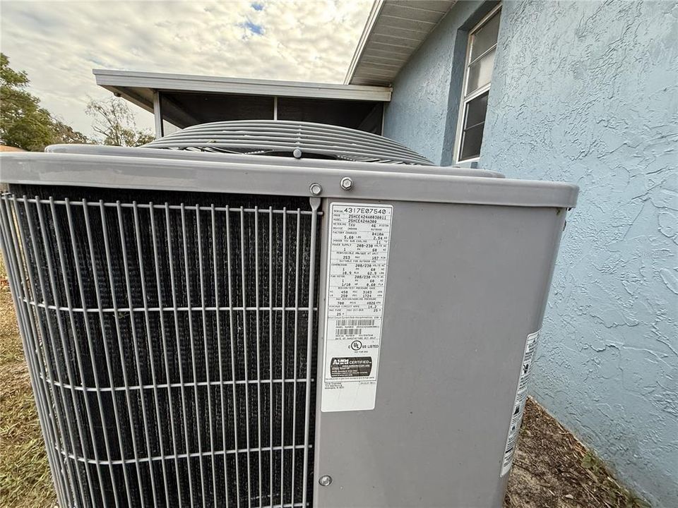 На продажу: $279,900 (3 спален, 2 ванн, 1142 Квадратных фут)