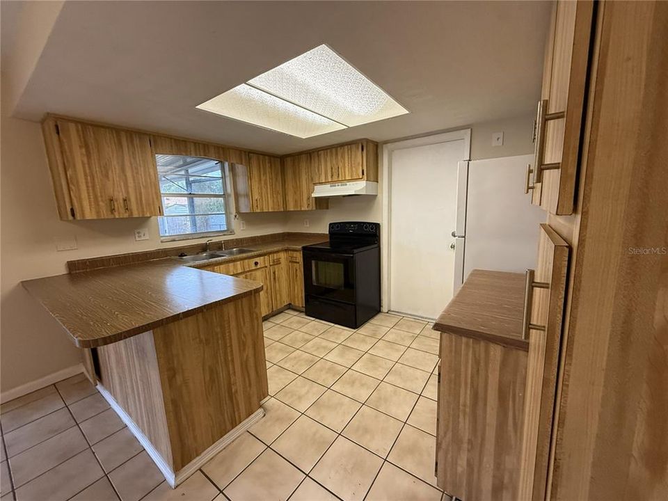 На продажу: $279,900 (3 спален, 2 ванн, 1142 Квадратных фут)