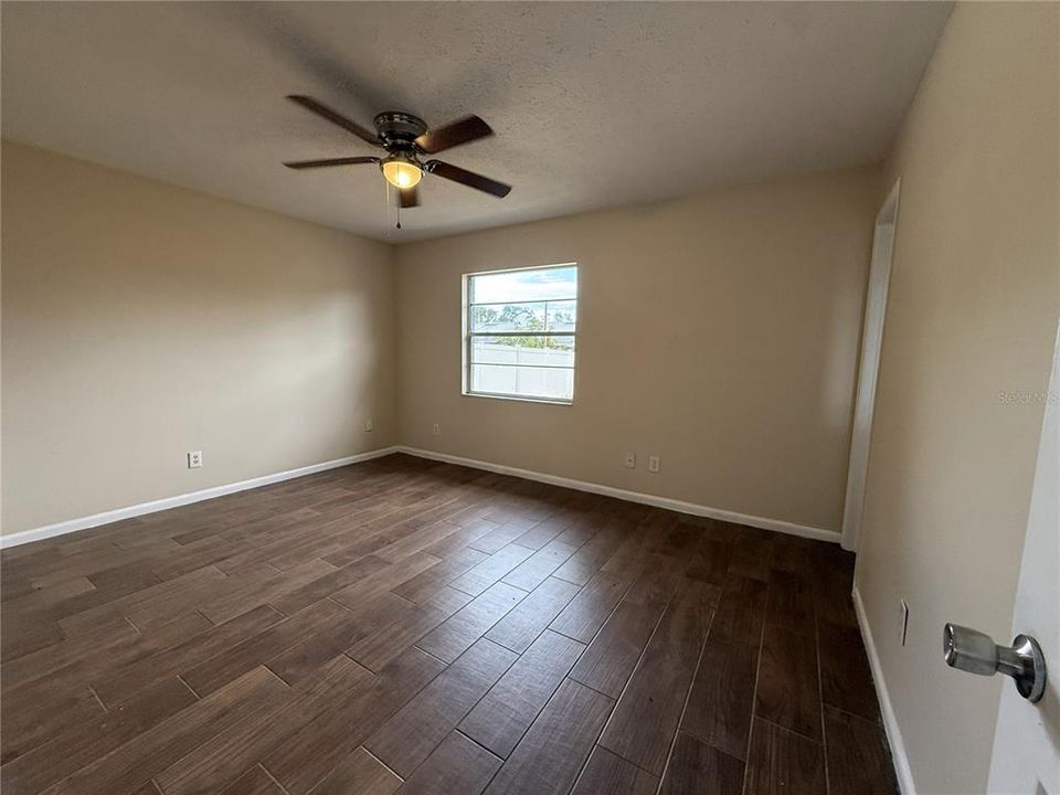 На продажу: $279,900 (3 спален, 2 ванн, 1142 Квадратных фут)