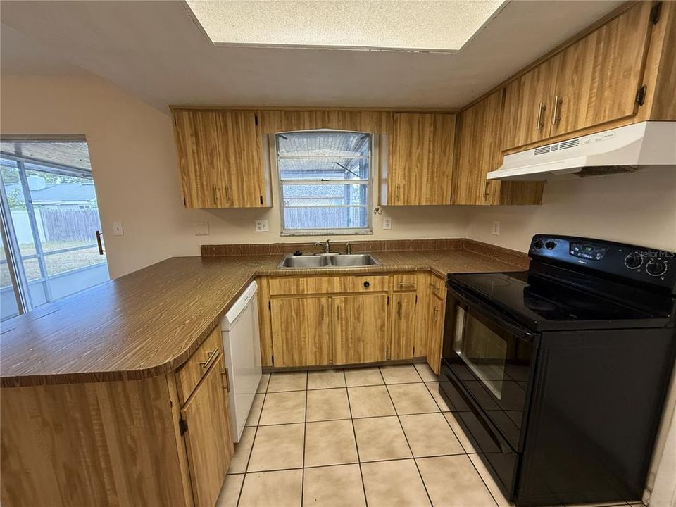 На продажу: $279,900 (3 спален, 2 ванн, 1142 Квадратных фут)