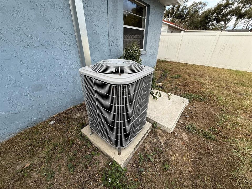 На продажу: $279,900 (3 спален, 2 ванн, 1142 Квадратных фут)