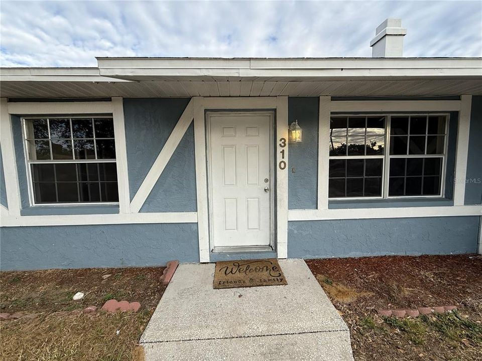 На продажу: $279,900 (3 спален, 2 ванн, 1142 Квадратных фут)