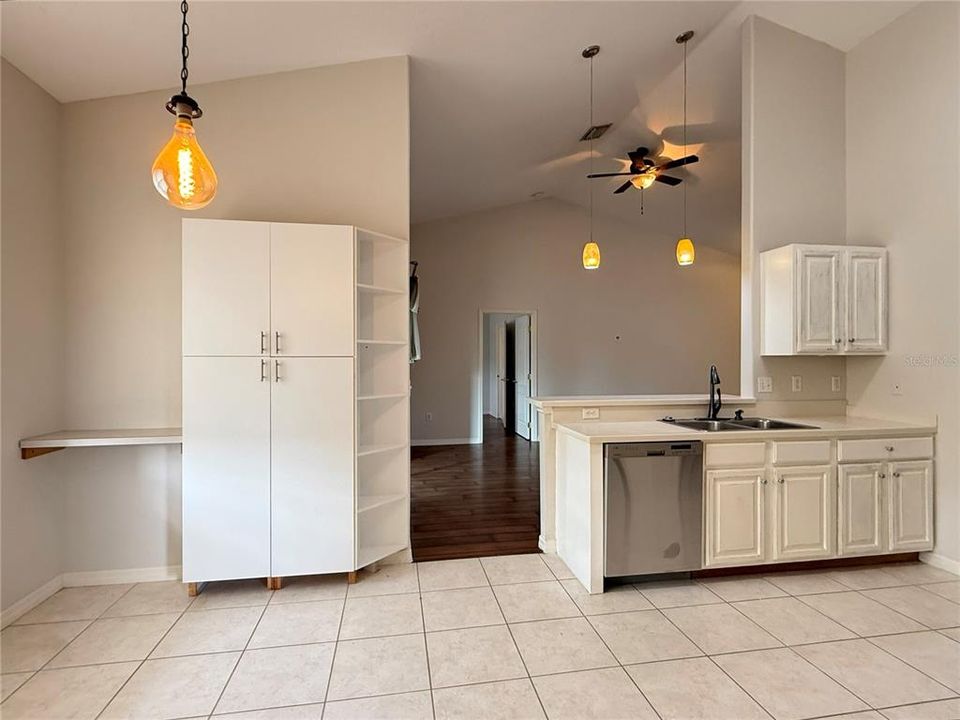 待售: $365,000 (3 贝兹, 2 浴室, 1381 平方英尺)