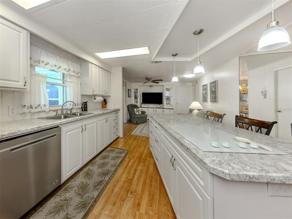 待售: $159,900 (2 贝兹, 2 浴室, 1372 平方英尺)