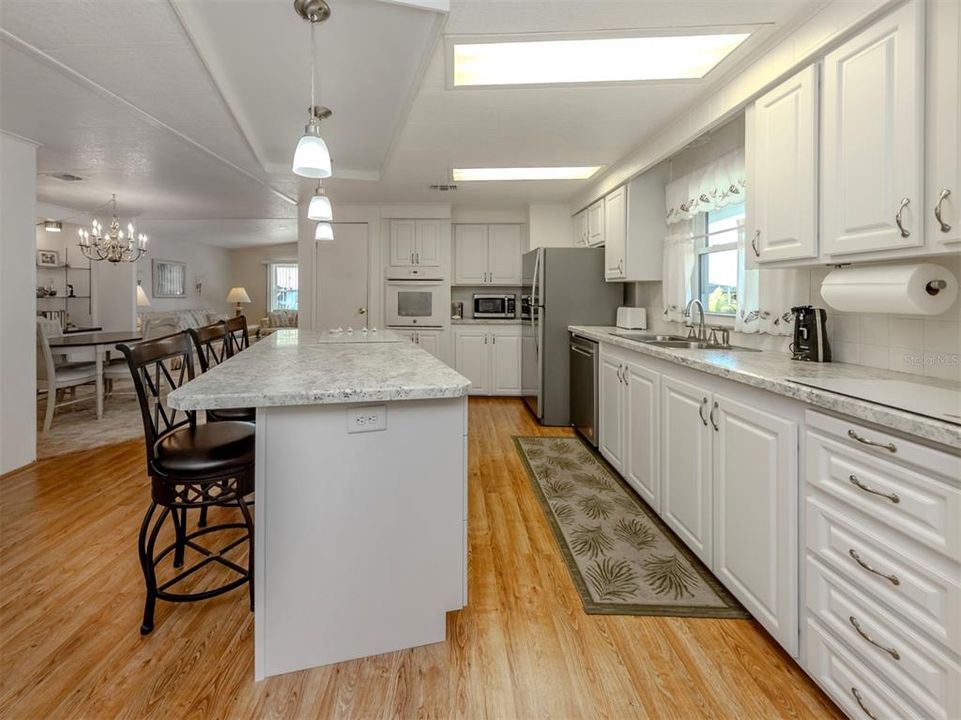 待售: $159,900 (2 贝兹, 2 浴室, 1372 平方英尺)