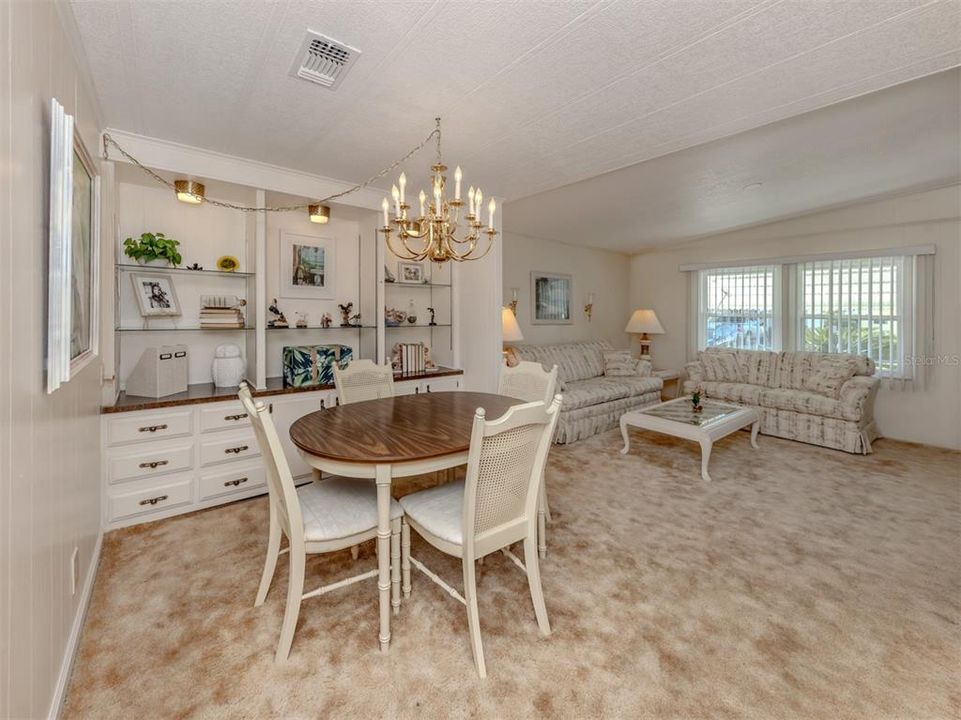 待售: $159,900 (2 贝兹, 2 浴室, 1372 平方英尺)