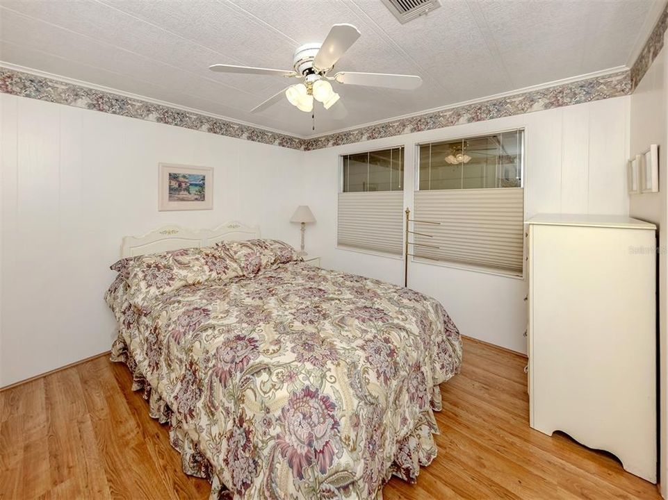 待售: $159,900 (2 贝兹, 2 浴室, 1372 平方英尺)