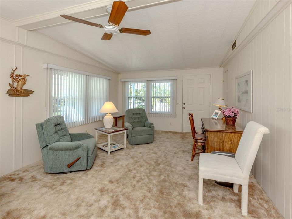 待售: $159,900 (2 贝兹, 2 浴室, 1372 平方英尺)