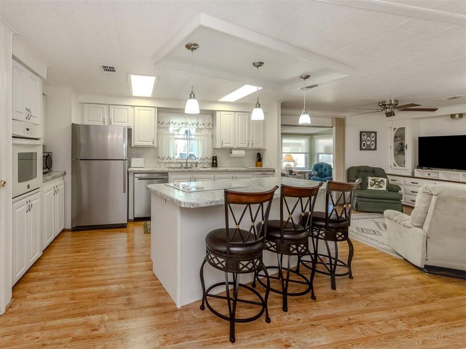 待售: $159,900 (2 贝兹, 2 浴室, 1372 平方英尺)