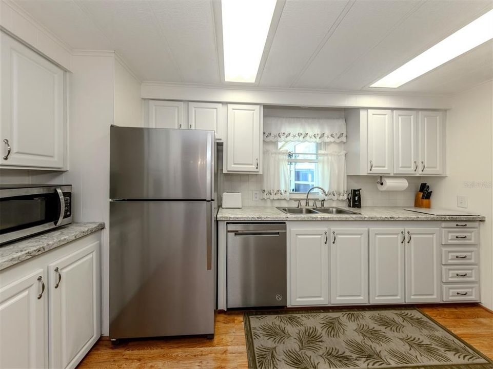 待售: $159,900 (2 贝兹, 2 浴室, 1372 平方英尺)