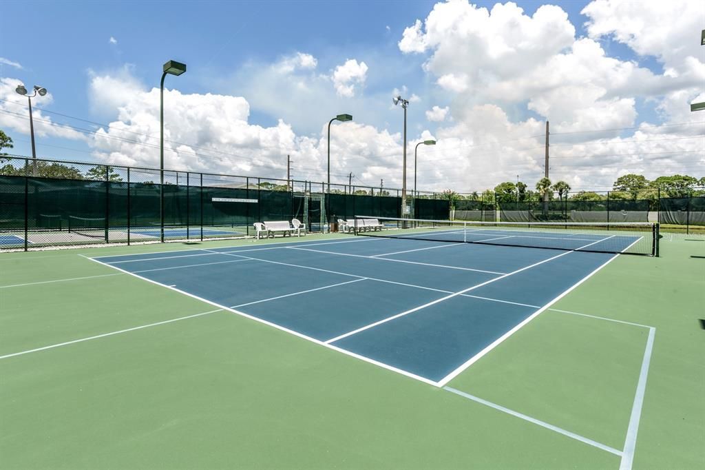 待售: $159,900 (2 贝兹, 2 浴室, 1372 平方英尺)