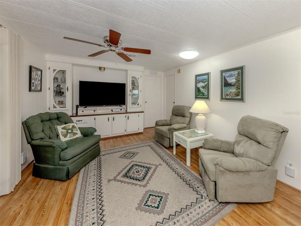 待售: $159,900 (2 贝兹, 2 浴室, 1372 平方英尺)