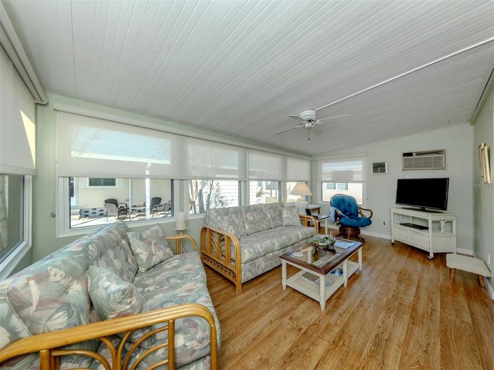 待售: $159,900 (2 贝兹, 2 浴室, 1372 平方英尺)