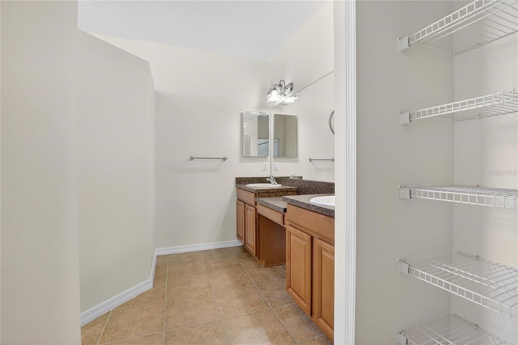 На продажу: $450,000 (3 спален, 2 ванн, 2300 Квадратных фут)