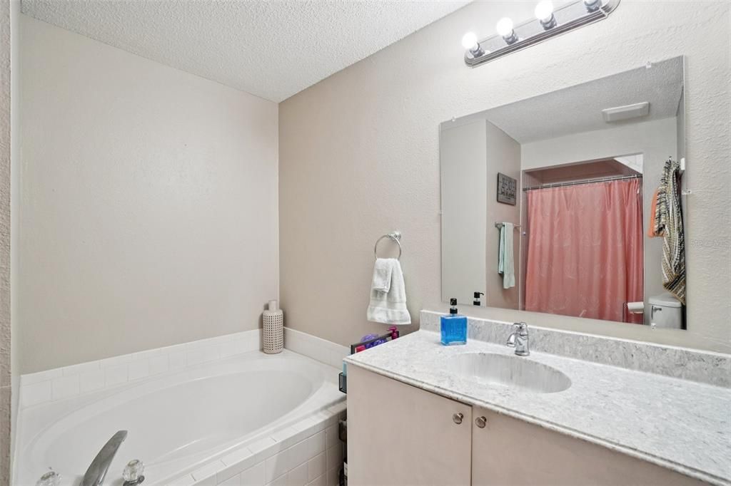 En Venta: $298,500 (2 camas, 2 baños, 1435 Pies cuadrados)