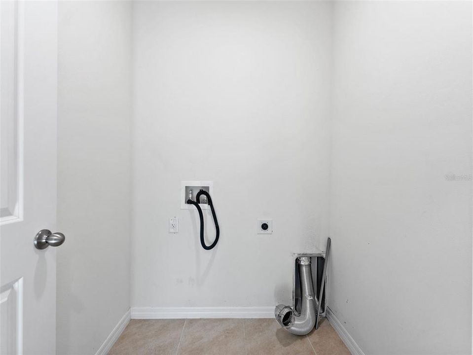 For Sale: $429,000 (4 beds, 2 baths, 2078 Square Feet)